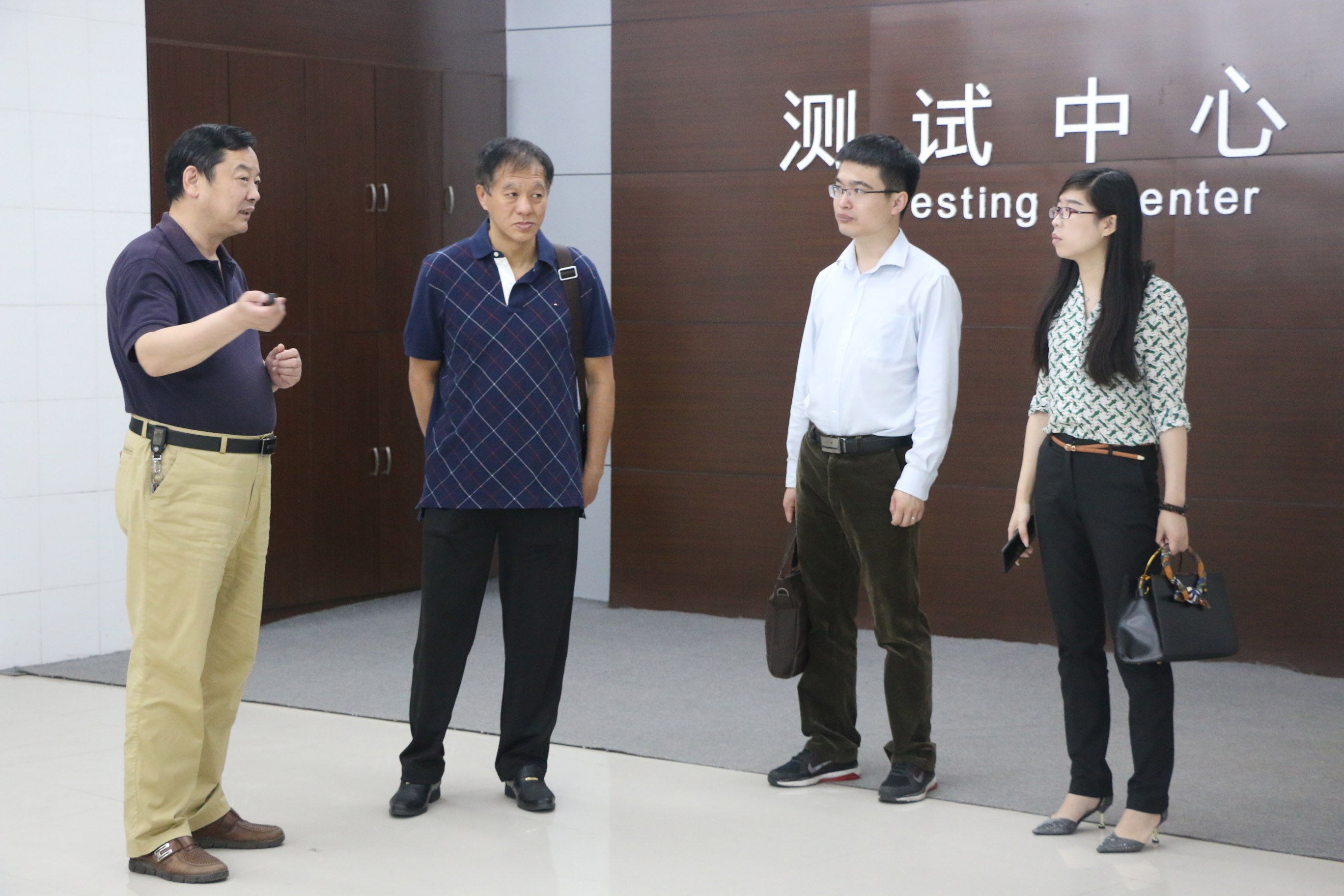 河南奇測代表清華洛陽基地到新鄉(xiāng)市電池研究院就新能源電池產(chǎn)業(yè)進行交流合作